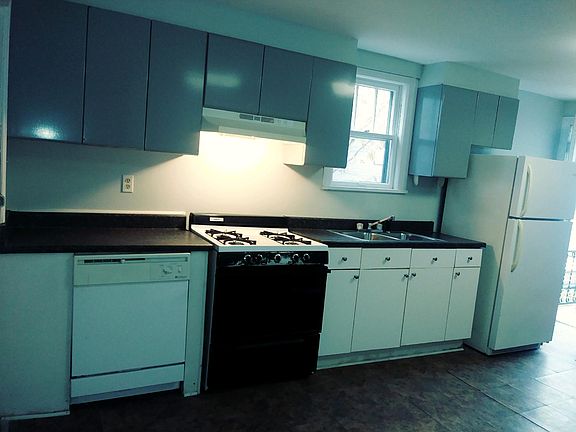 4th image of 609 E Hill St