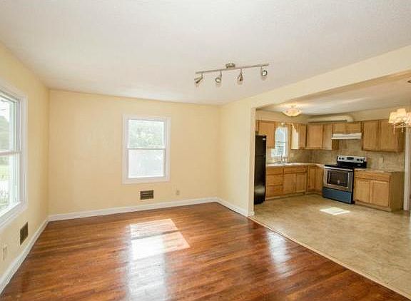 4th image of 2715 W 41st Ave