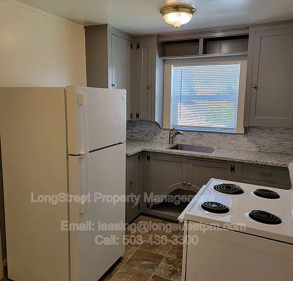 205 NW Kings Blvd #11 — Photo 5