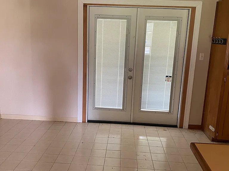 223 Driftwood St — Photo 4