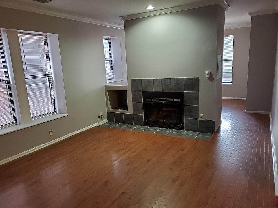 Living room with Fireplace and lots of windows