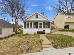 6924 Wirt St, Omaha, NE 68104