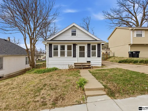 6924 Wirt St, Omaha, NE 68104