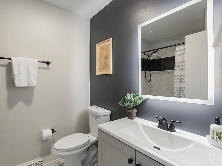 8S045 Hudson St — Photo 20