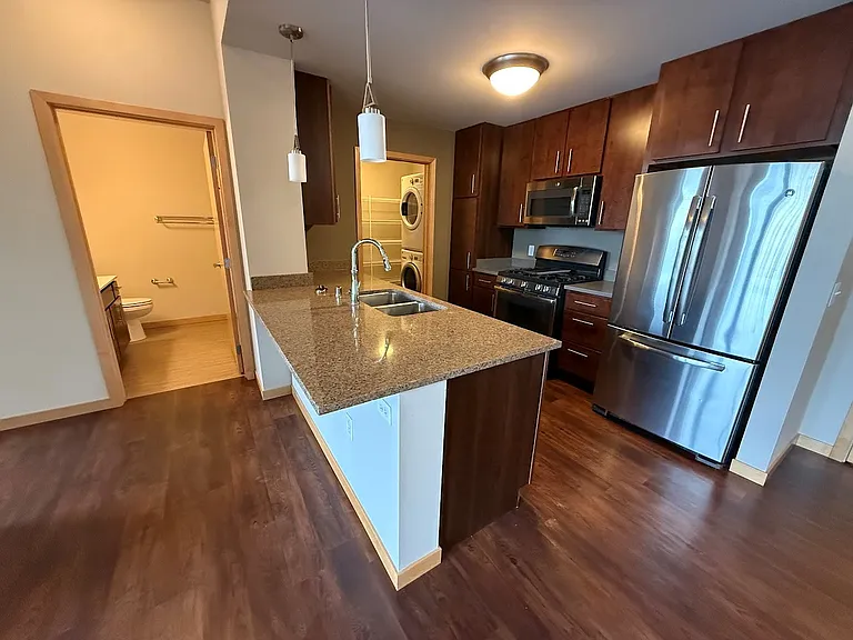Venture Luxury High Rise — Photo 130