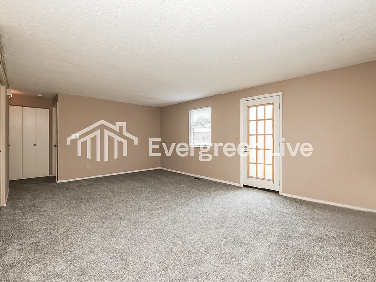 8119 Mount Hood — Photo 3