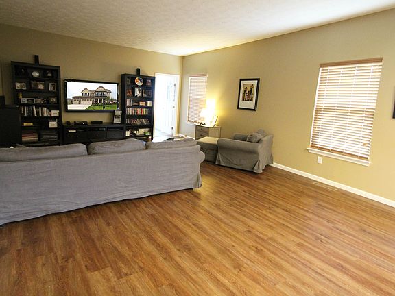 3rd image of 9639 Maple Brook Street