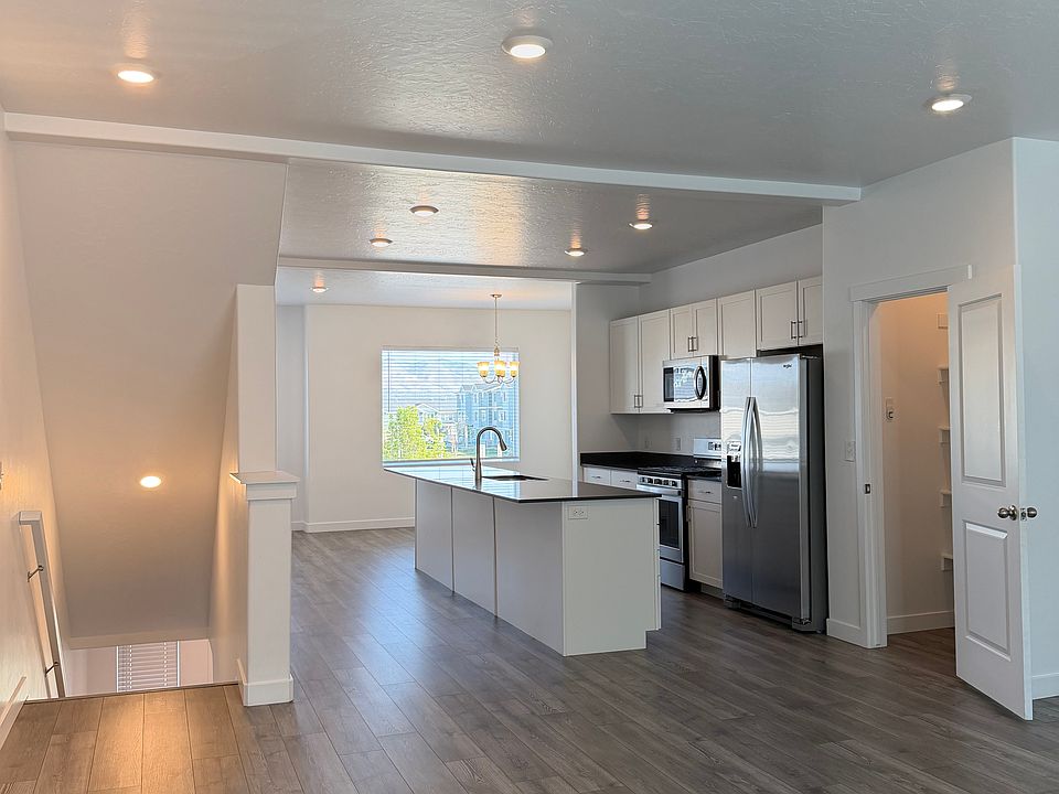 1st image of 1112 E Hatch Row