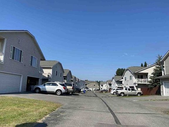 Exterior Neighborhood (street photo)