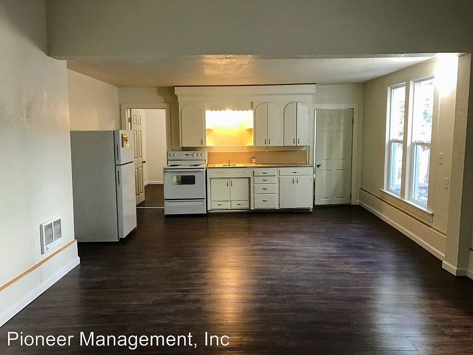 1st image of 748 SE Jackson St APT 2