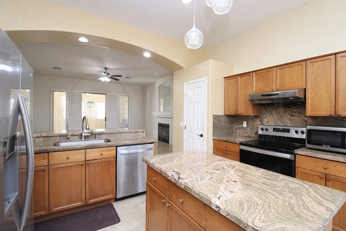 3 bed, 2.0 bath, 1522 sqft, $2,199 — Photo 3