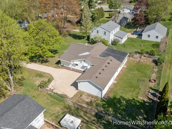 5150 Wakefield Ave NE, Comstock Park, MI 49321