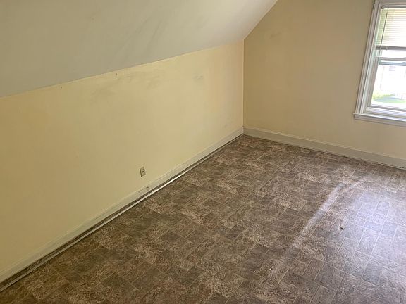 3rd image of 74 Auburn St