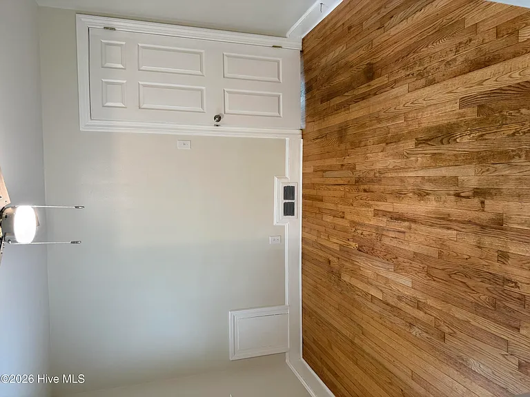 110 N Warren St — Photo 16