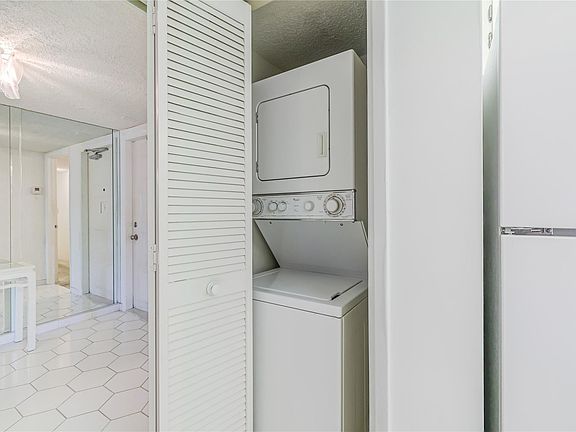 4th image of 3980 Oaks Clubhouse Drive #207