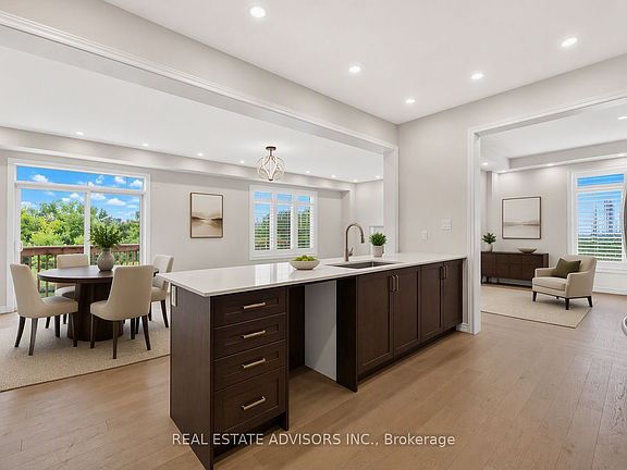 5th image of 574 Queen Mary Dr
