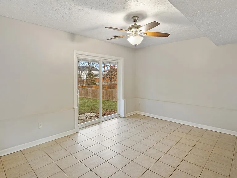 359 Montgomery Cir — Photo 15