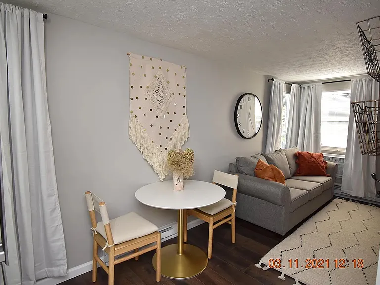 722 S Poplar St — Photo 8