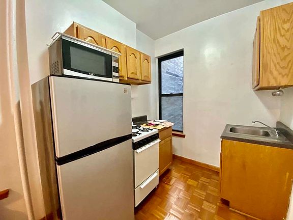 5th image of 263 E 10th St #9B