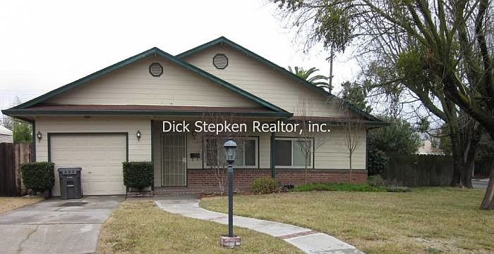 1st image of 2405 W Christina Ave