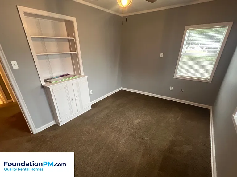 2412 Gentry Ave — Photo 10