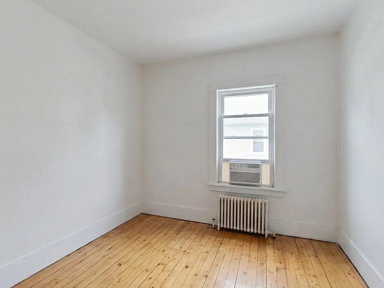 30-32 Sherman St - Lakefront Living, Right in the Heart of Burlington — Photo 14