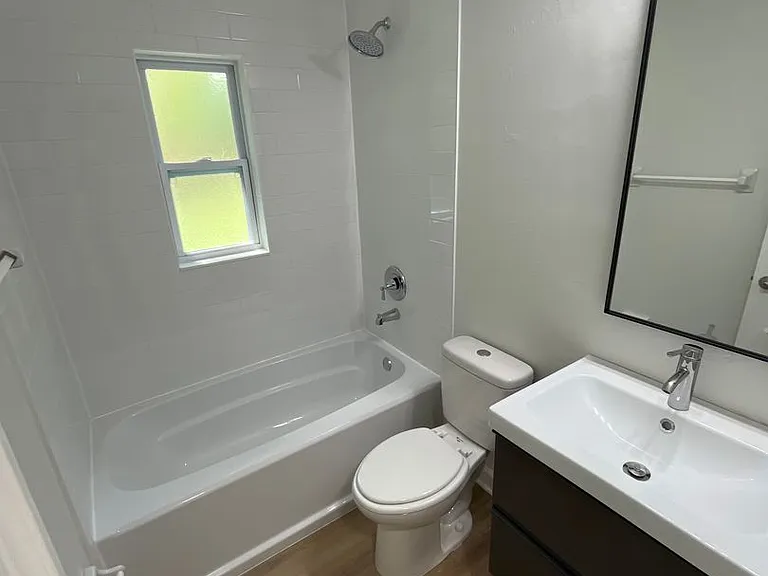 126-132 E Harding St — Photo 9