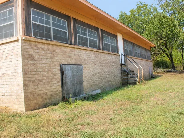 463 W 10th St, Atoka, OK 74525