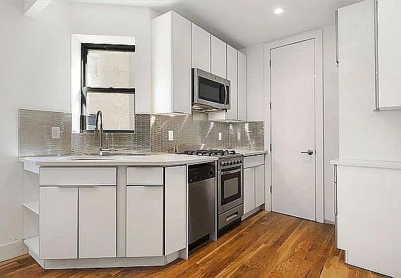 3rd image of 211 Madison St APT 5