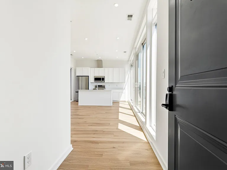 710 Kennedy St NW #30 — Photo 2