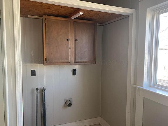 4th image of 403 Oak St