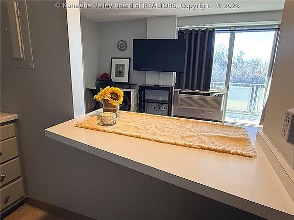 5th image of 1800 Roundhill Rd APT 907