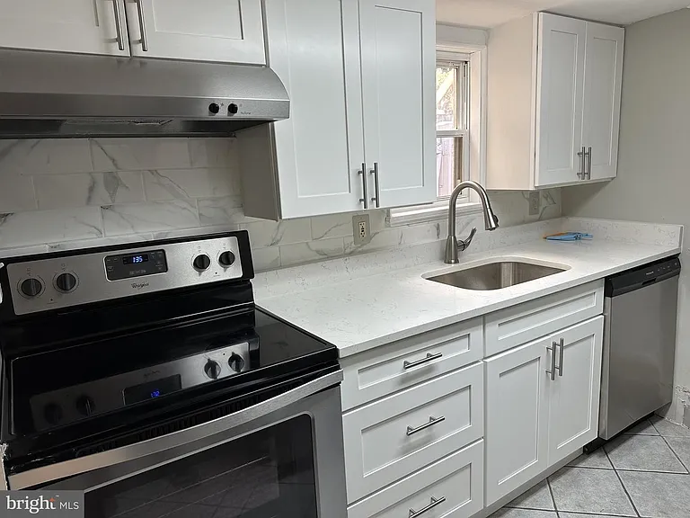 227 S Durham St — Photo 4