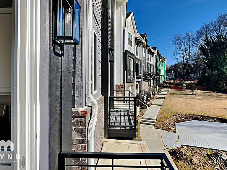 586 W End Dr — Photo 14