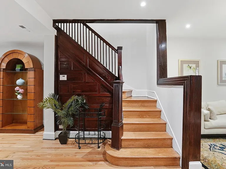 56 Adams St NW — Photo 18