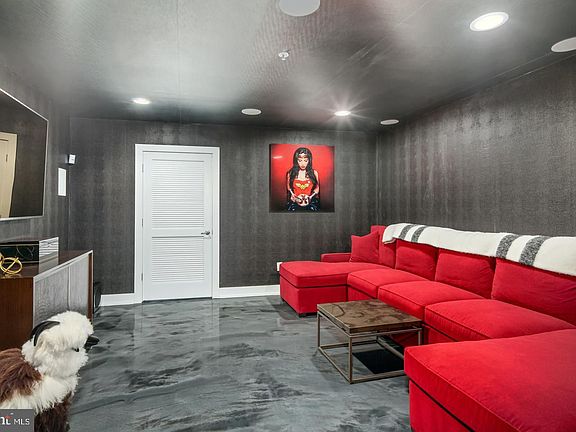 5th image of 118 Olive St