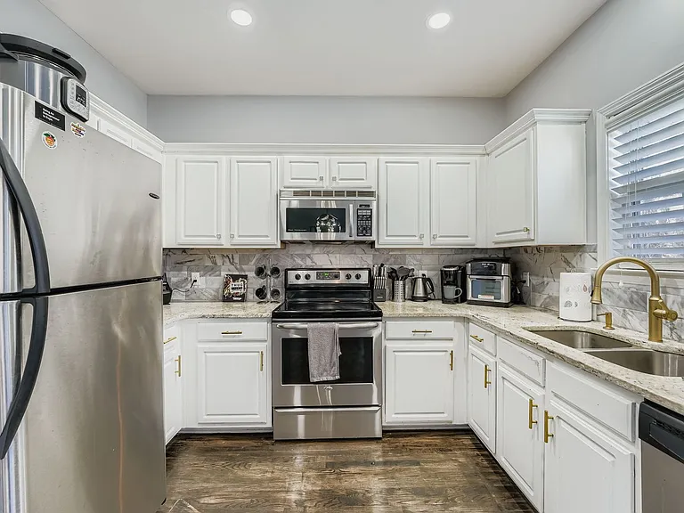 3230 Tucker Pointe Dr — Photo 2