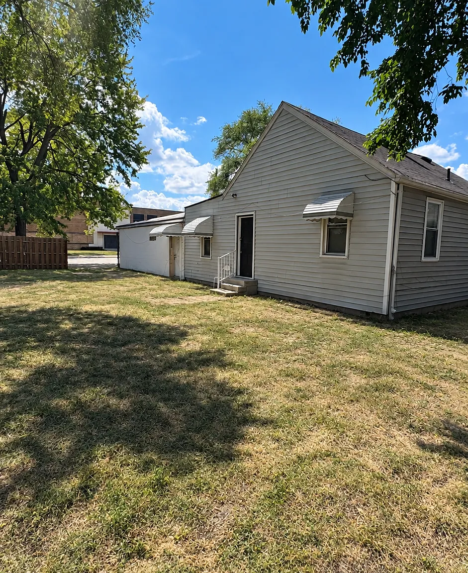 2 bed, 1000 sqft, $1,200 — Photo 1