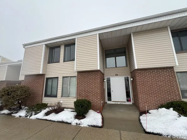 40 Beehunter Ct #D, East Amherst, NY 14051
