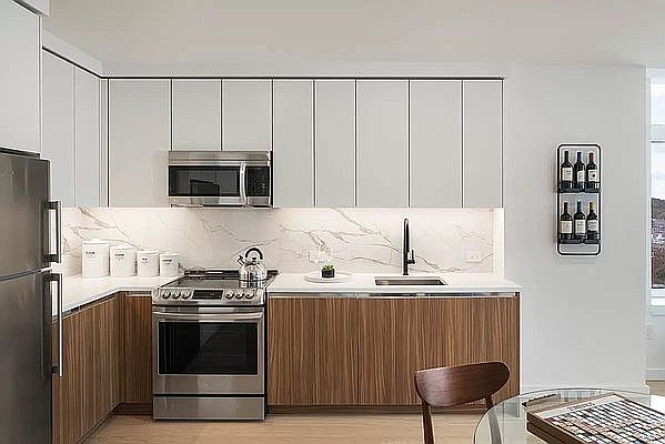 1st image of 580 Parkside Ave #6B