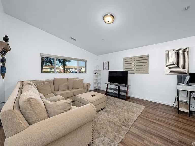 2624 E 3rd St — Photo 12