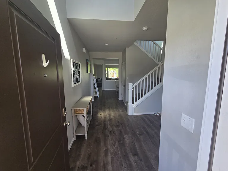 9424 N Alder St — Photo 2
