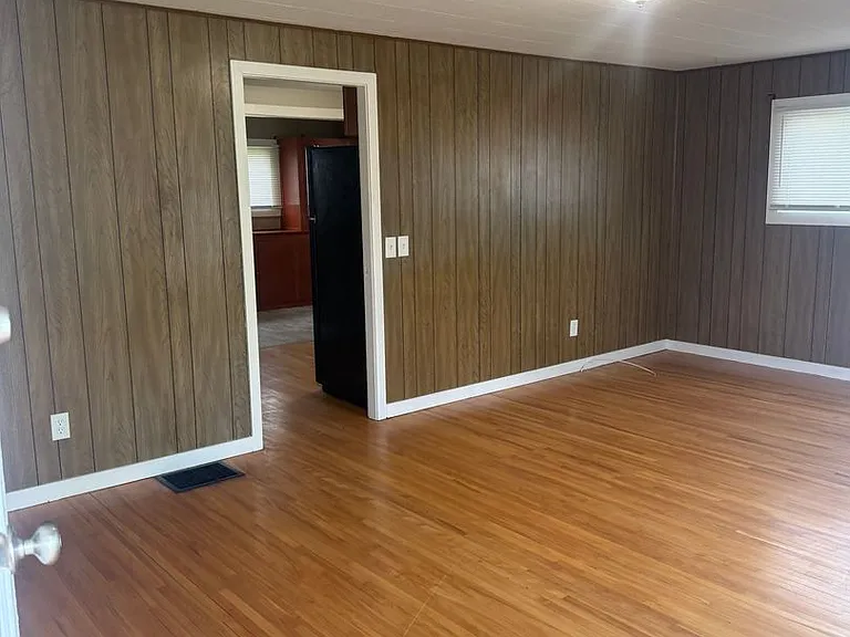 106 Hoover Dr — Photo 8