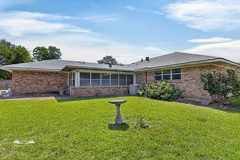 2313 Wesley Cir — Photo 3