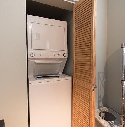 2nd image of 2048 W Division St #2