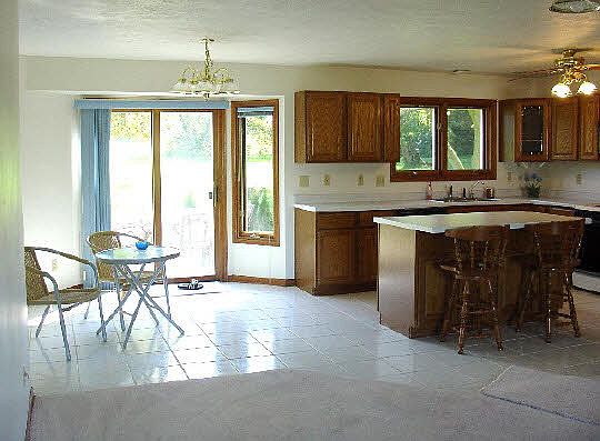 2nd image of 323 Candlewick Dr NE
