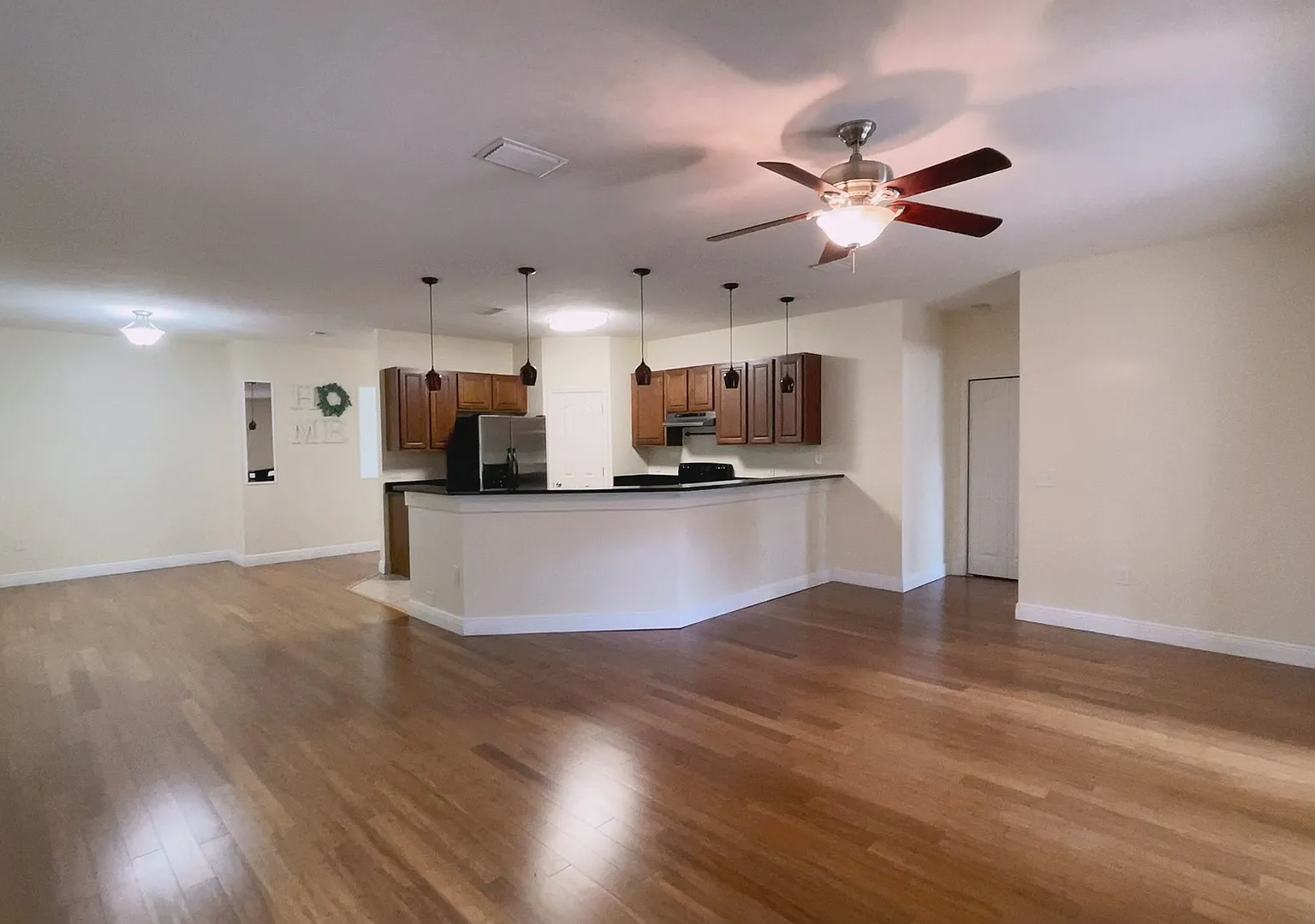 3 bed, 1724 sqft, $2,200 — Photo 4