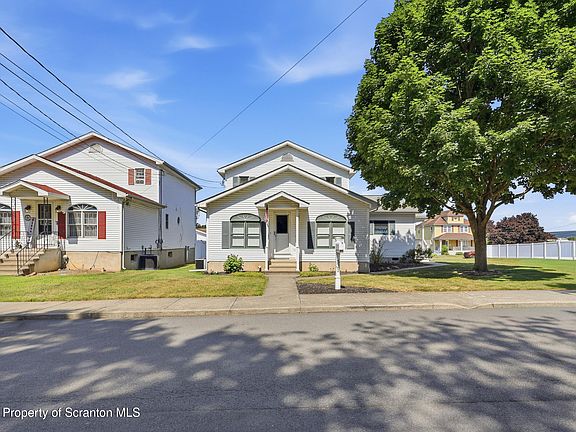 3rd image of 531 Hillcrest Dr