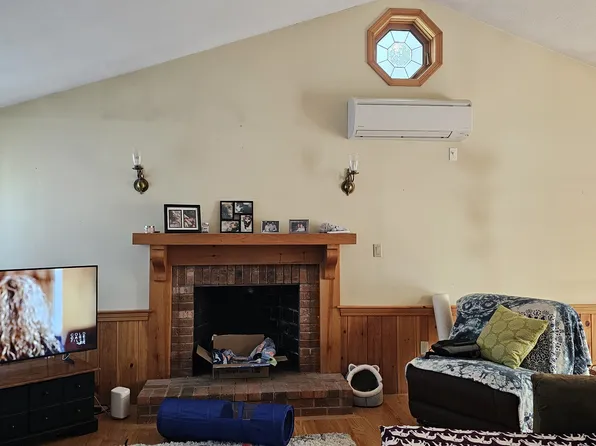 144 Baker St #1R, Manchester, NH 03103