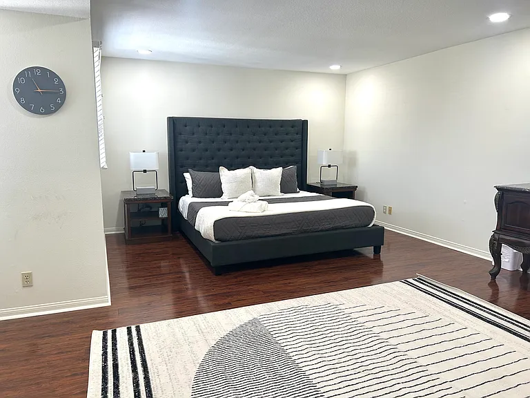 18210 Hatteras St — Photo 17